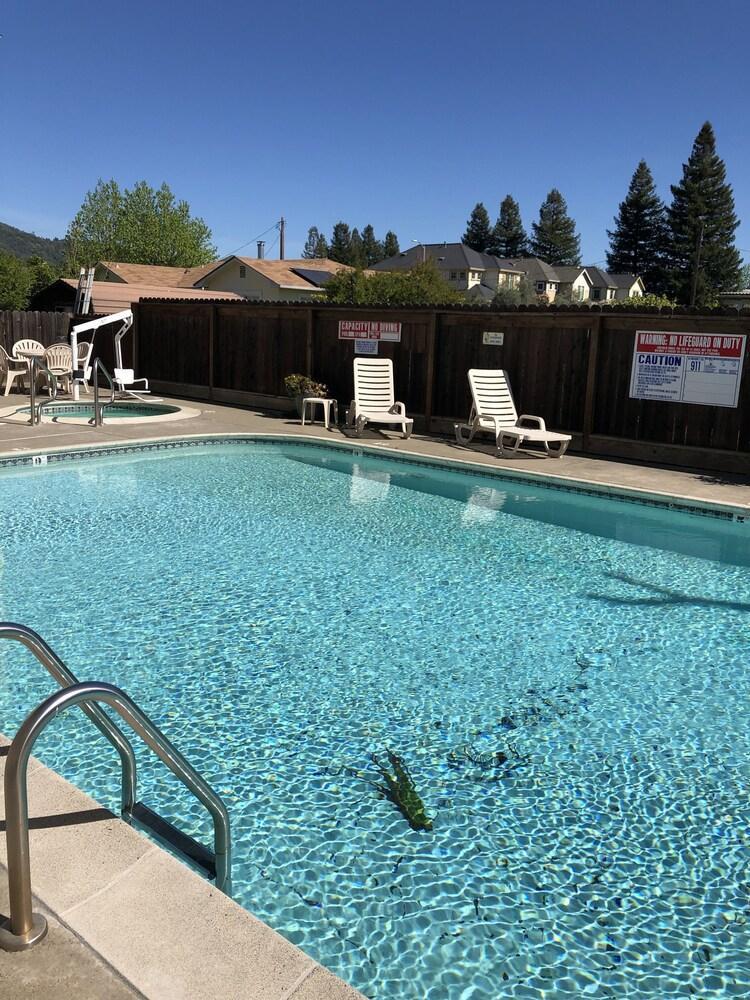 Cloverdale Wine Country Inn & Suites Dış mekan fotoğraf
