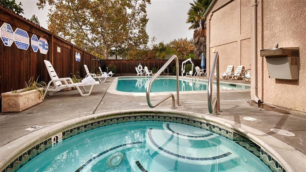 Cloverdale Wine Country Inn & Suites Konforlar fotoğraf