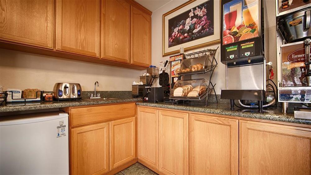 Cloverdale Wine Country Inn & Suites Restoran fotoğraf