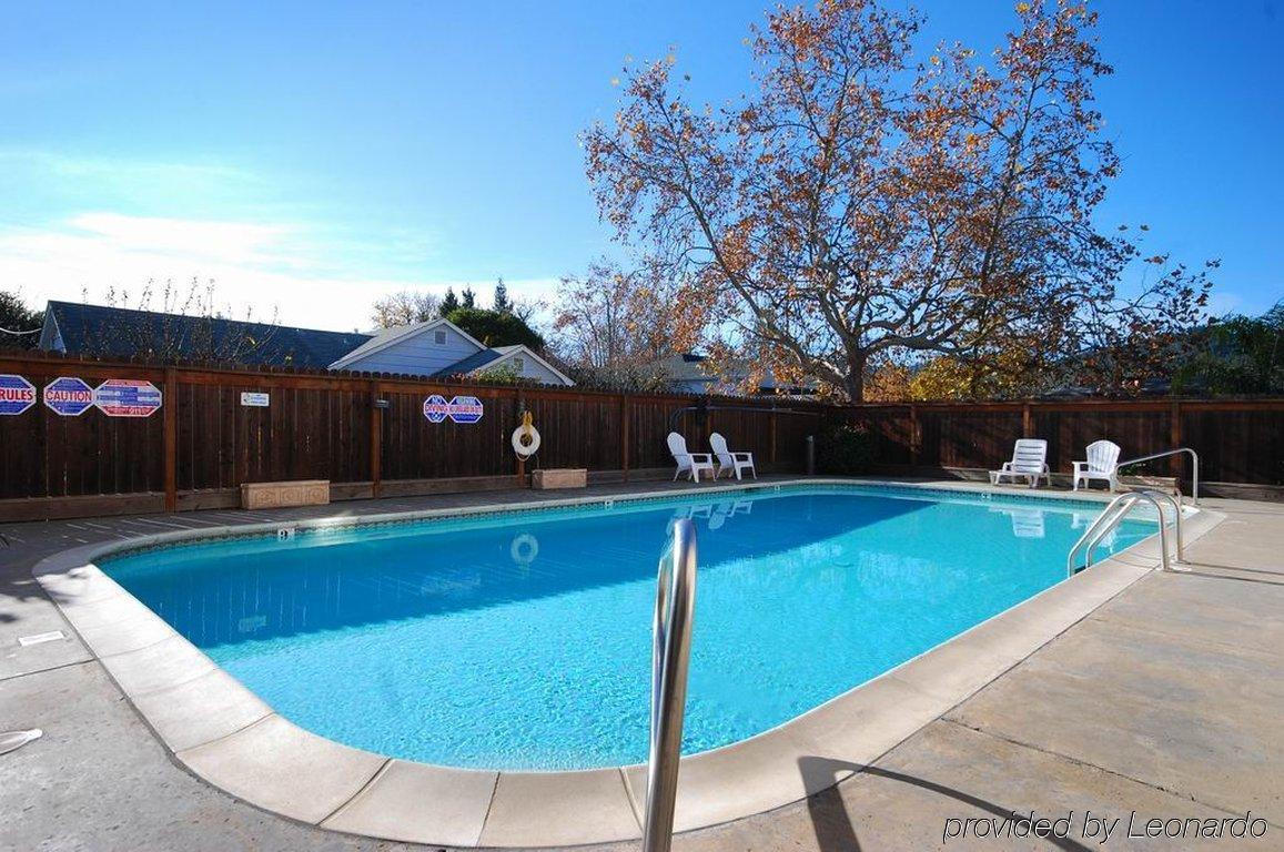 Cloverdale Wine Country Inn & Suites Konforlar fotoğraf