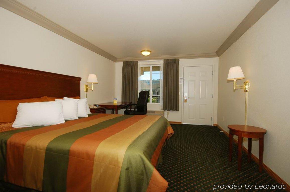 Cloverdale Wine Country Inn & Suites Oda fotoğraf