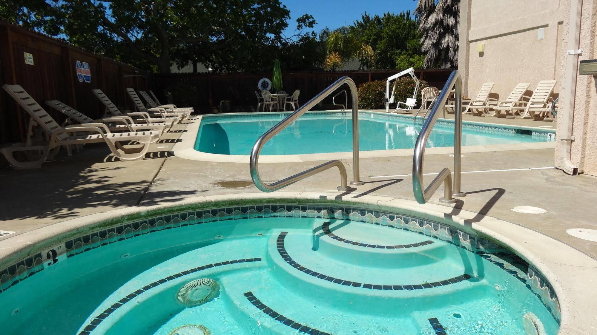 Cloverdale Wine Country Inn & Suites Dış mekan fotoğraf
